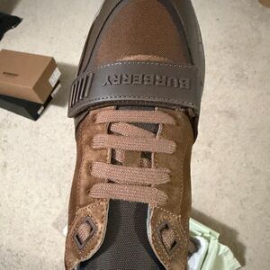 Burberry Ramsey
Brown Check Suede